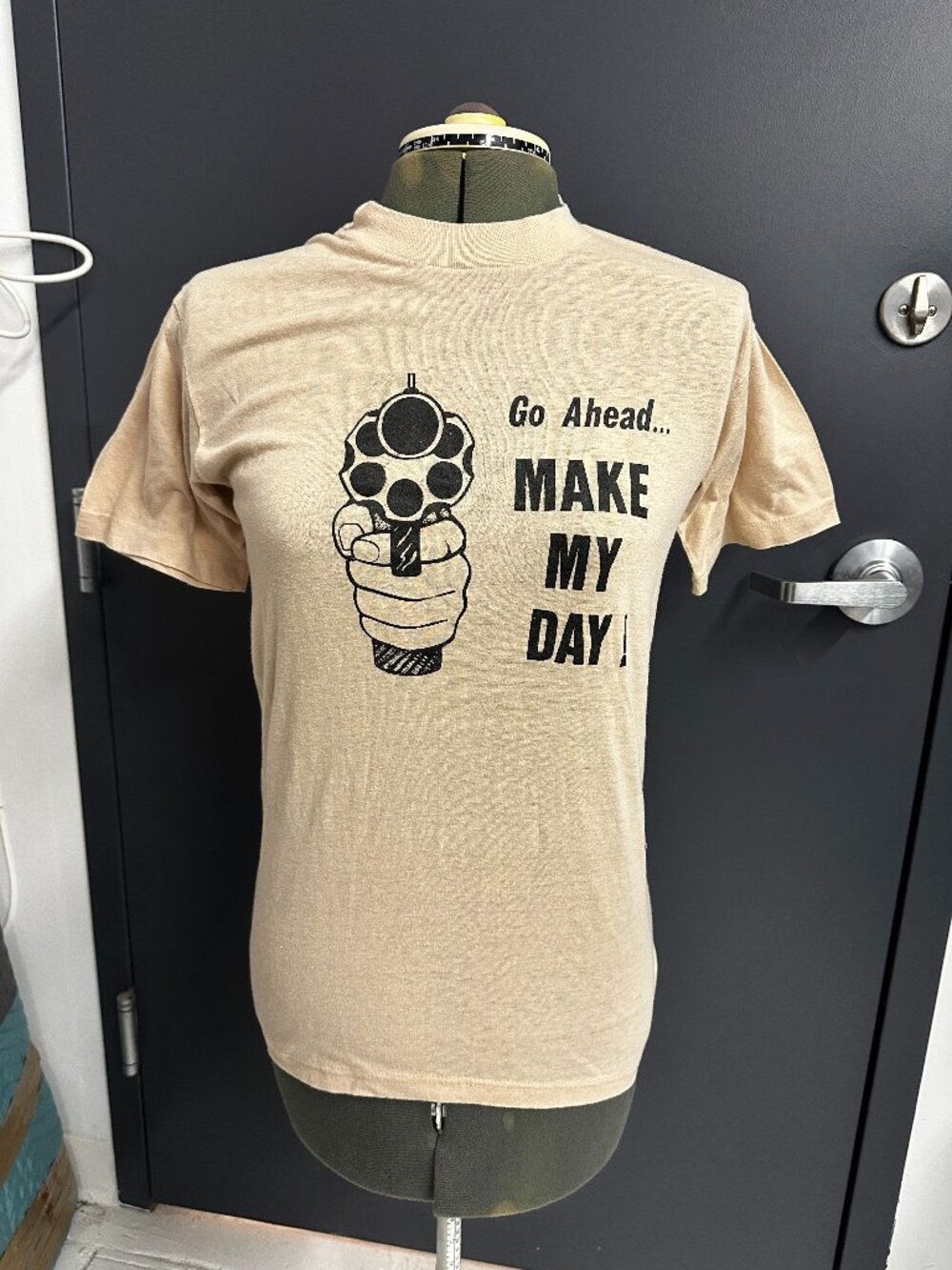Vintage 50/50 GO AHEAD AND MAKE MY DAY gun t shirt Sz L